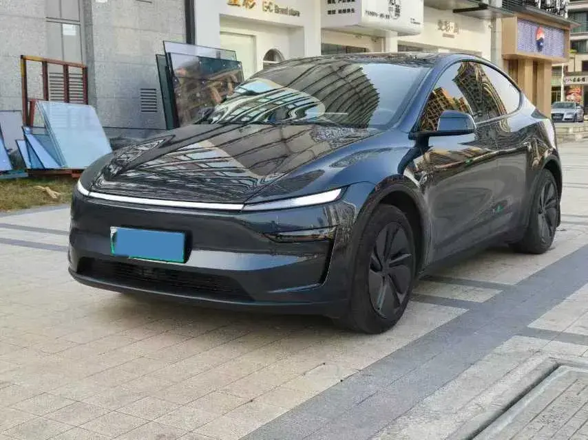2025 Tesla Model Y BEV 62.5KWH