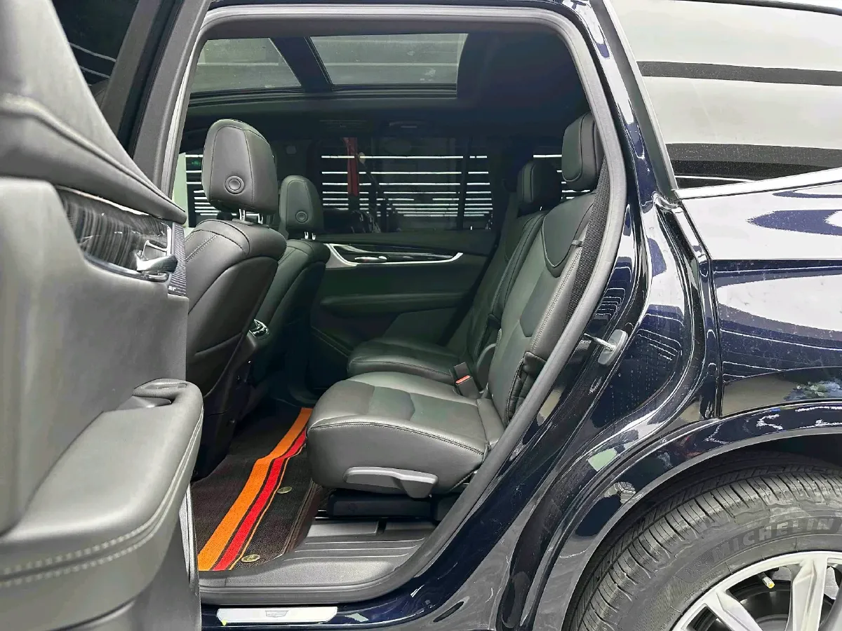 2022 Cadillac XT6 2.0T 237HP L4 9AT,autocango,china used car exporter,china ev exporter,chinese used car exporter,chinese used ev exporter