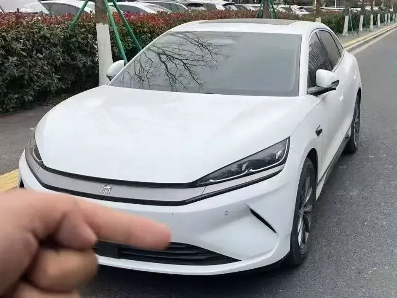 2025 BYD QinL BEV 2025 BYD QinL BEV