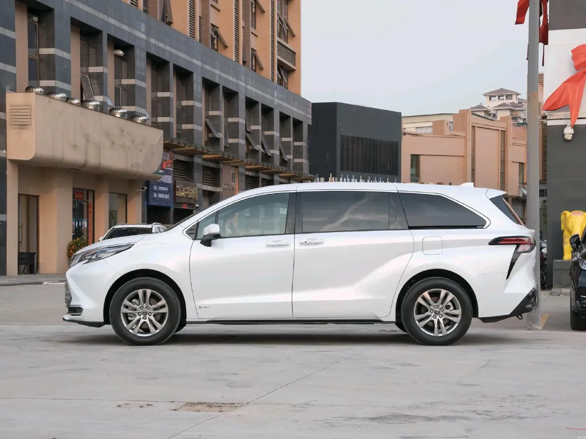 2024 Toyota Sienna 2.5L 189HP L4 E-CVT Hybrid,autocango,china used car exporter,china ev exporter,chinese used car exporter,chinese used ev exporter
