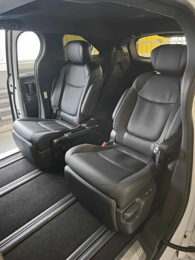 2024 Toyota Sienna 2.5L 189HP L4 E-CVT Hybrid,autocango,china used car exporter,china ev exporter,chinese used car exporter,chinese used ev exporter