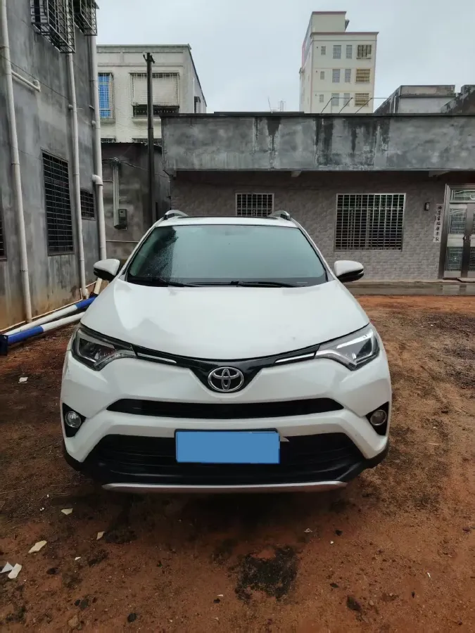 2016 Mitsubishi Outlander 2.0L 150HP L4 CVT,autocango,china used car exporter,china ev exporter,chinese used car exporter,chinese used ev exporter