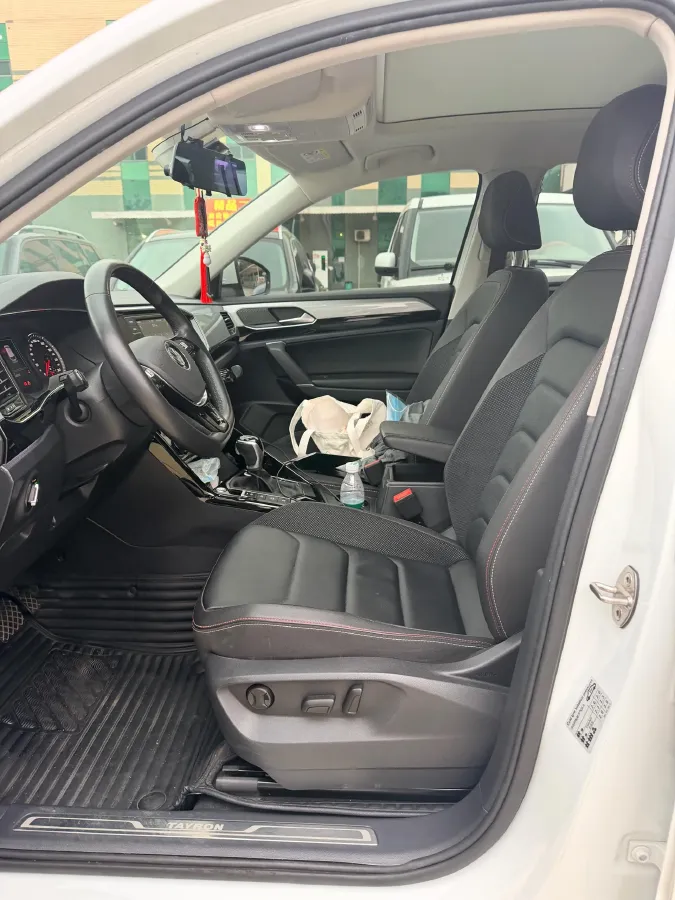2019 Jeep Cherokee 2.0T 234HP L4 9AT,autocango,china used car exporter,china ev exporter,chinese used car exporter,chinese used ev exporter