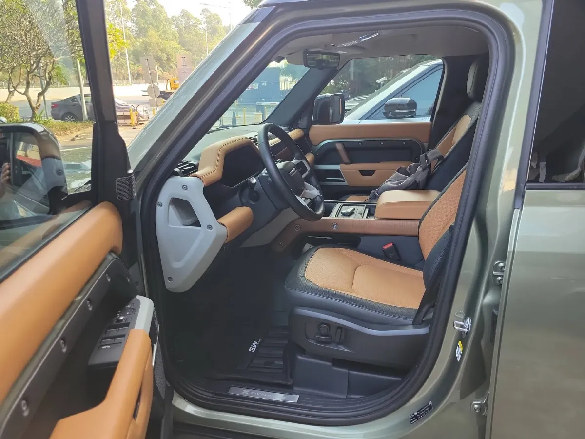 2023 Land Rover Defender 3.0T 400HP L6 8AT,autocango,china used car exporter,china ev exporter,chinese used car exporter,chinese used ev exporter
