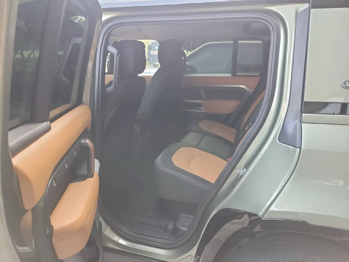 2023 Land Rover Defender 3.0T 400HP L6 8AT,autocango,china used car exporter,china ev exporter,chinese used car exporter,chinese used ev exporter