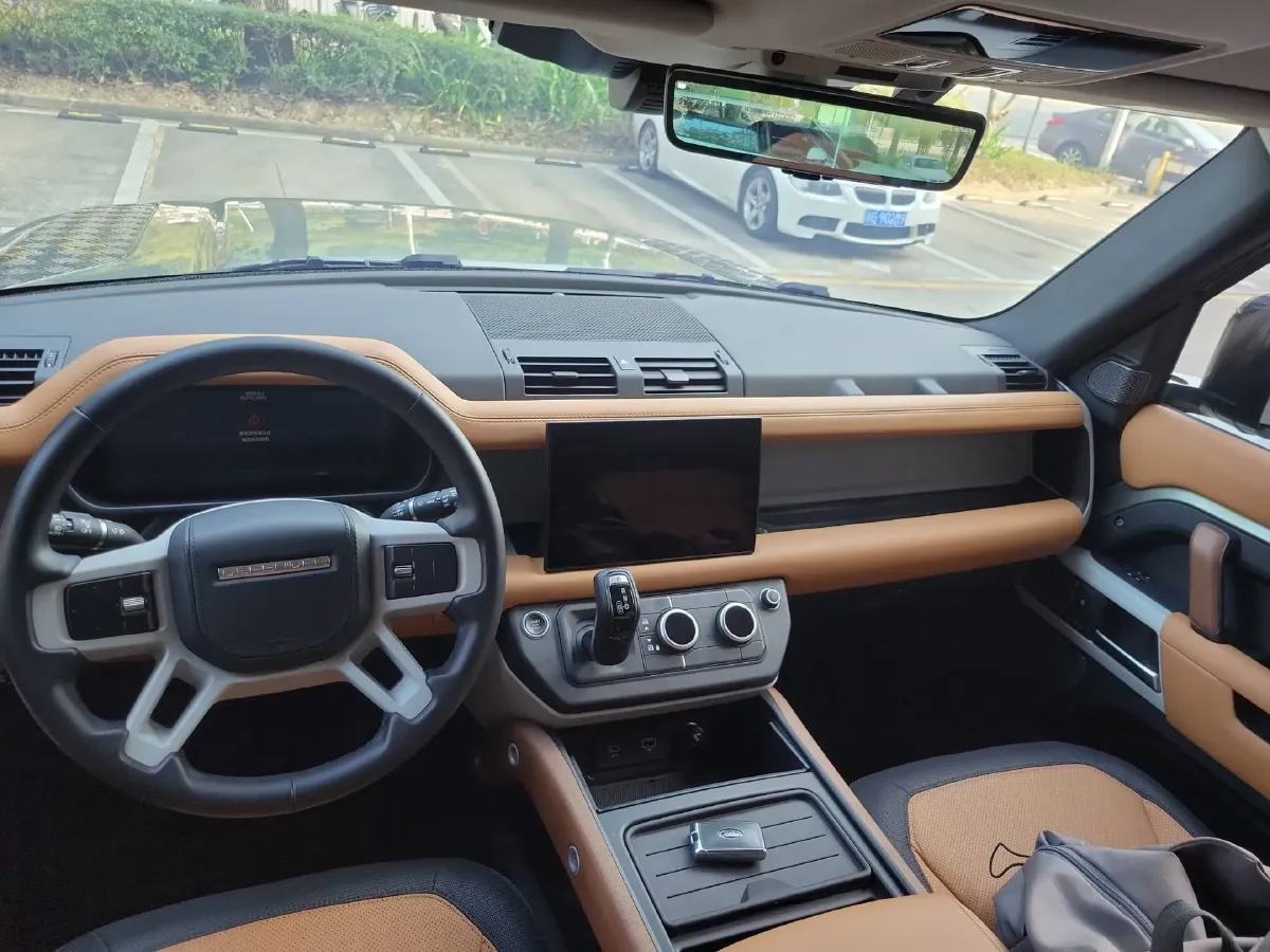 2023 Land Rover Defender 3.0T 400HP L6 8AT,autocango,china used car exporter,china ev exporter,chinese used car exporter,chinese used ev exporter