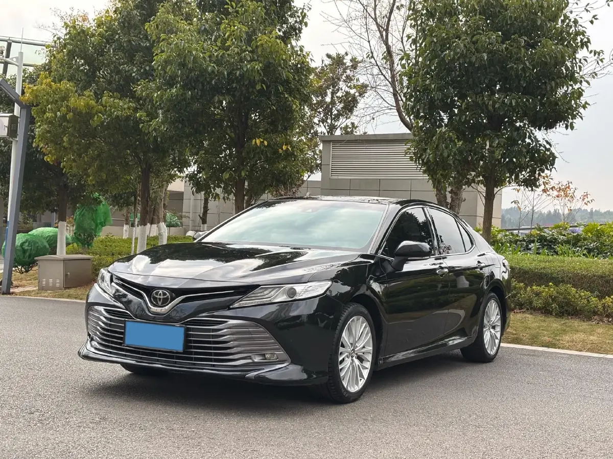 2019 Toyota Camry 2.5L 209HP L4 8AT