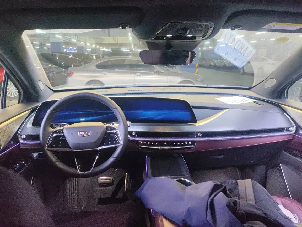2025 Cadillac XT5 2.0T 237HP L4 9AT,autocango,china used car exporter,china ev exporter,chinese used car exporter,chinese used ev exporter