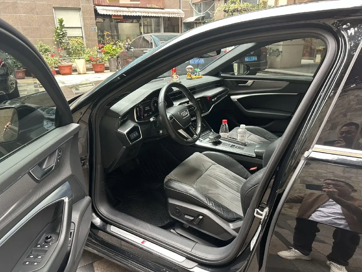 2021 Audi A6L 2.0T 224HP L4 7DCT,autocango,china used car exporter,china ev exporter,chinese used car exporter,chinese used ev exporter