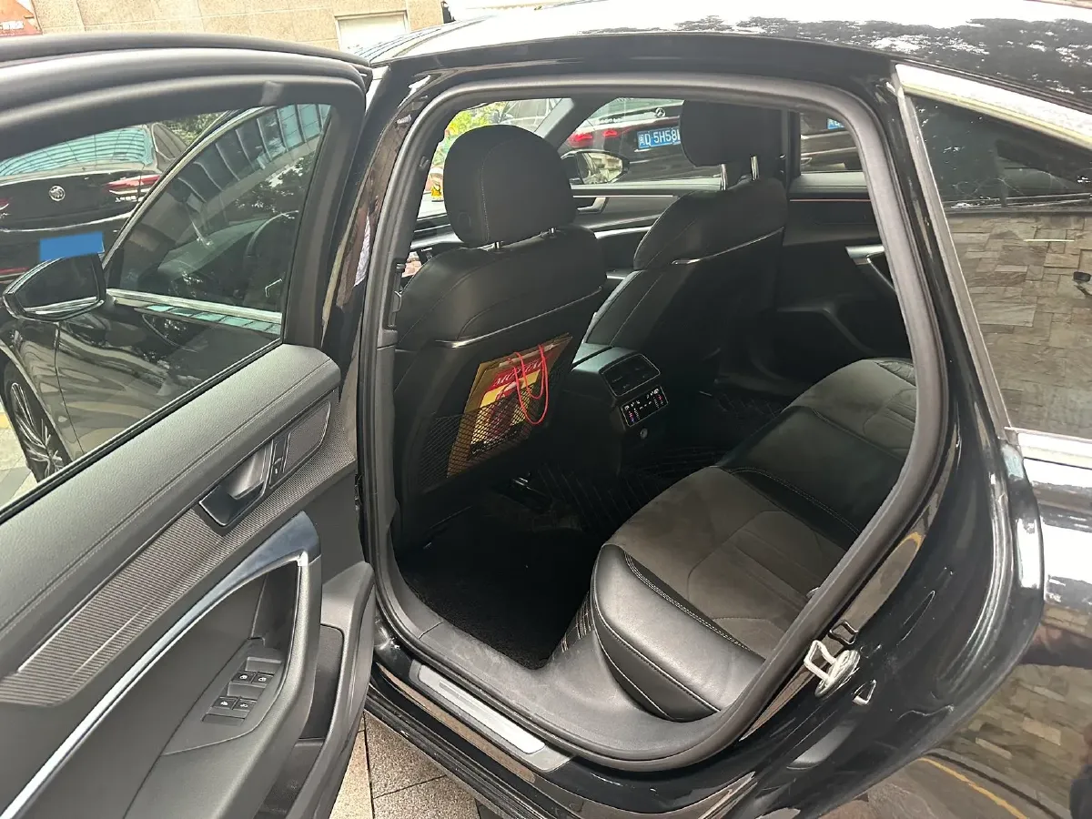 2021 Audi A6L 2.0T 224HP L4 7DCT,autocango,china used car exporter,china ev exporter,chinese used car exporter,chinese used ev exporter