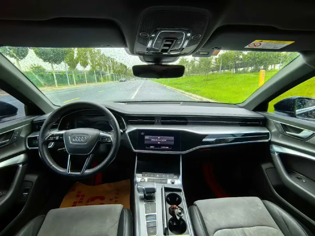 2021 Audi A6L 2.0T 224HP L4 7DCT,autocango,china used car exporter,china ev exporter,chinese used car exporter,chinese used ev exporter