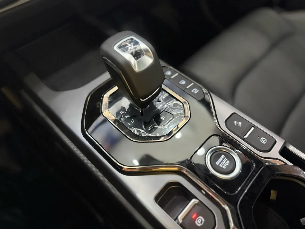 2025 Geely Cowboy 1.5T 181HP L4 7DCT,autocango,china used car exporter,china ev exporter,chinese used car exporter,chinese used ev exporter