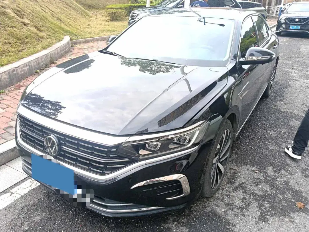 2023 Volkswagen Passat 2.0T 186HP L4 7DCT