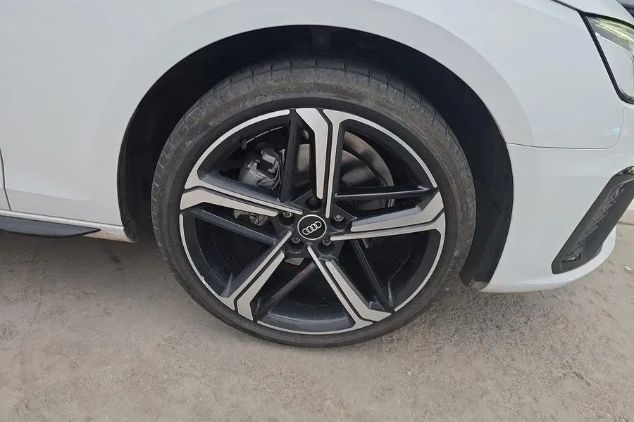 2024 Audi A4L 2.0T 190HP L4 7DCT,autocango,china used car exporter,china ev exporter,chinese used car exporter,chinese used ev exporter