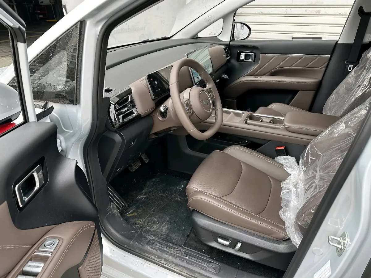 2025 Geely Galaxy L6 1.5L 112HP L4 1DHT PHEV 19.09KWH,autocango,china used car exporter,china ev exporter,chinese used car exporter,chinese used ev exporter