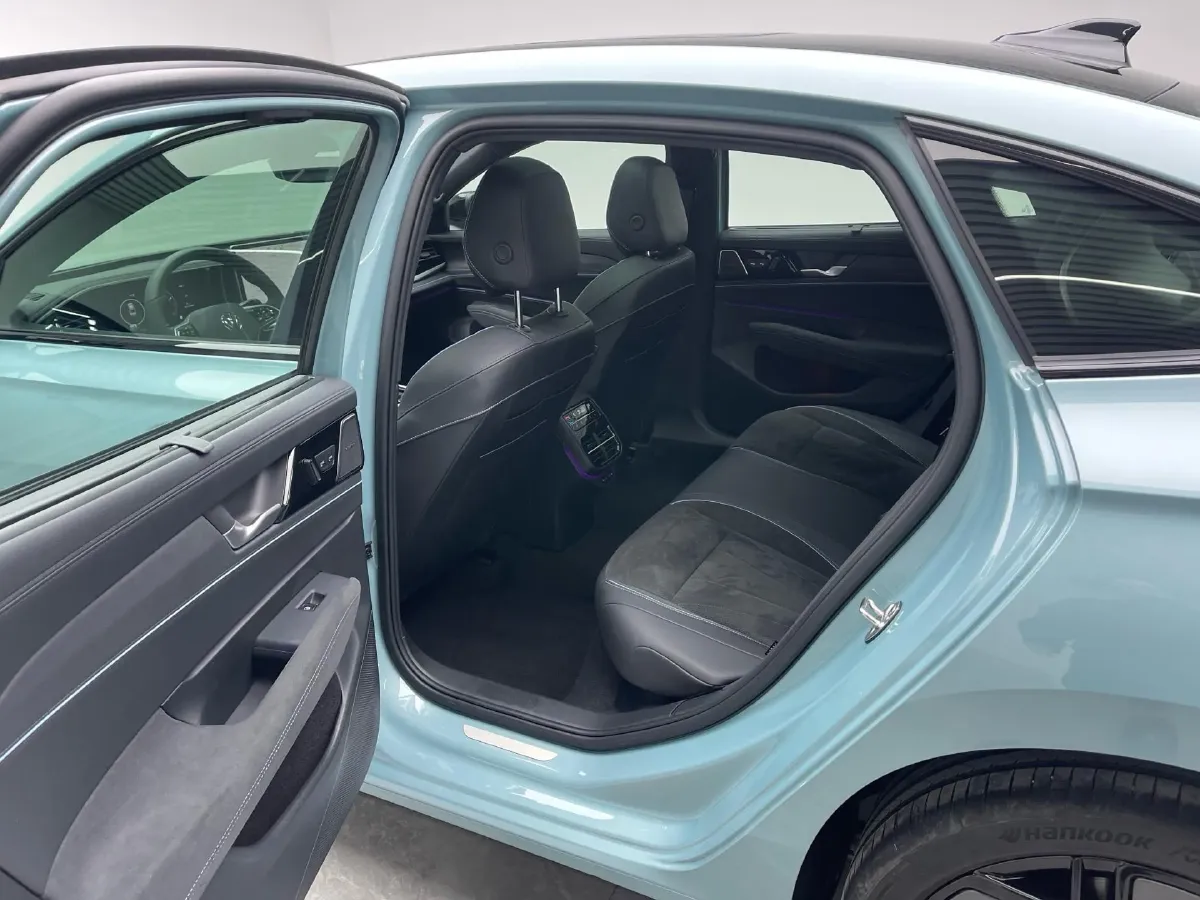 2025 Volkswagen Passat 2.0T 220HP L4 7DCT,autocango,china used car exporter,china ev exporter,chinese used car exporter,chinese used ev exporter