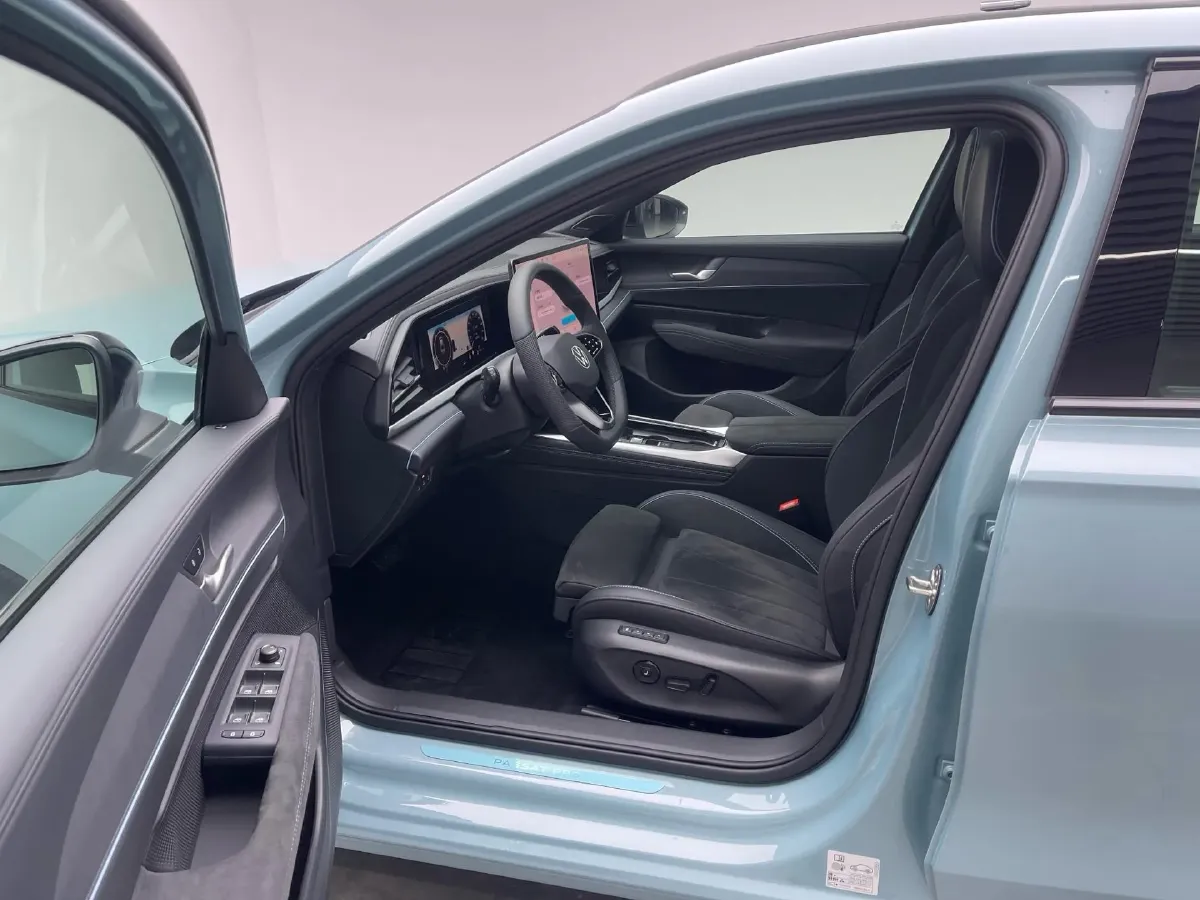 2025 Volkswagen Passat 2.0T 220HP L4 7DCT,autocango,china used car exporter,china ev exporter,chinese used car exporter,chinese used ev exporter