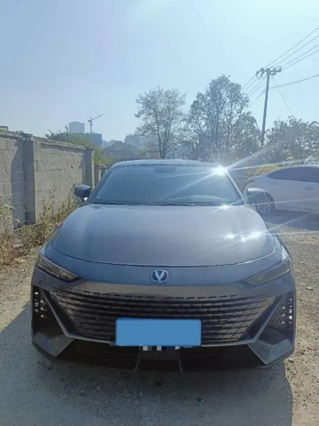 2022 ChangAn UNI-V 1.5T 188HP L4 7DCT,autocango,china used car exporter,china ev exporter,chinese used car exporter,chinese used ev exporter
