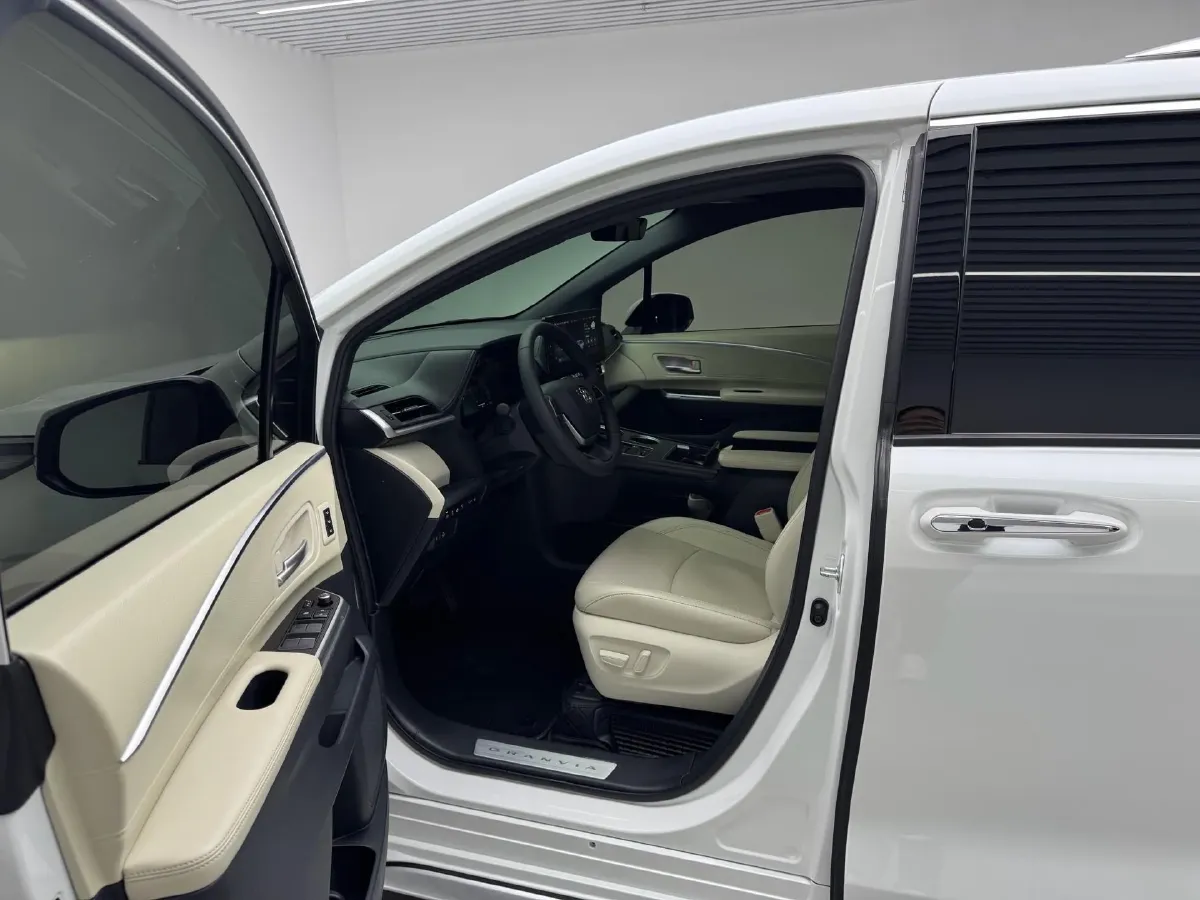 2024 Toyota Granvia 2.5L 189HP L4 E-CVT Hybrid,autocango,china used car exporter,china ev exporter,chinese used car exporter,chinese used ev exporter