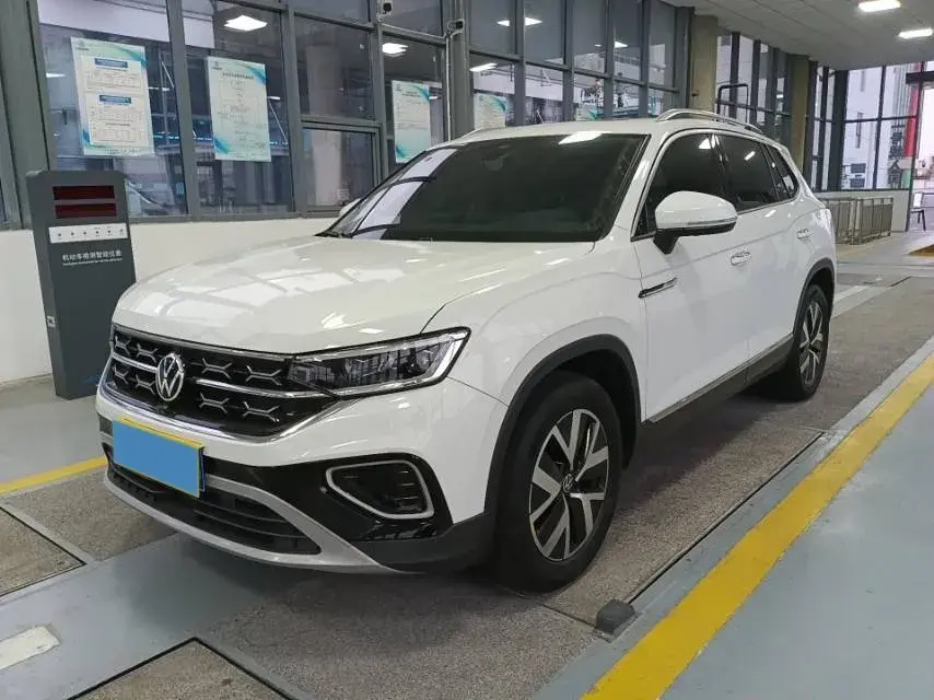 2023 Volkswagen Tayron 2.0T 186HP L4 7DCT