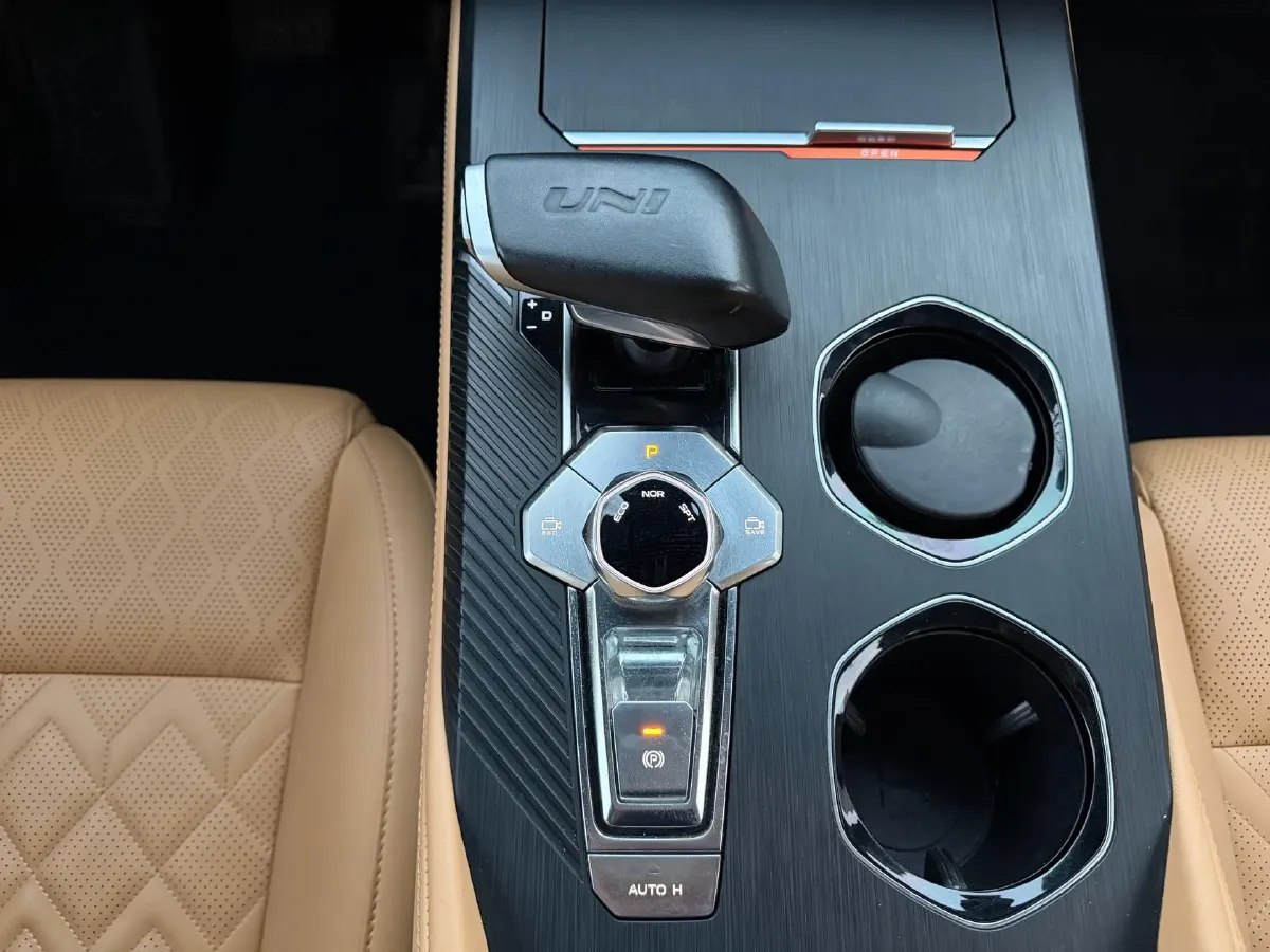 2021 ChangAn UNI-K 2.0T 233HP L4 8AT,autocango,china used car exporter,china ev exporter,chinese used car exporter,chinese used ev exporter