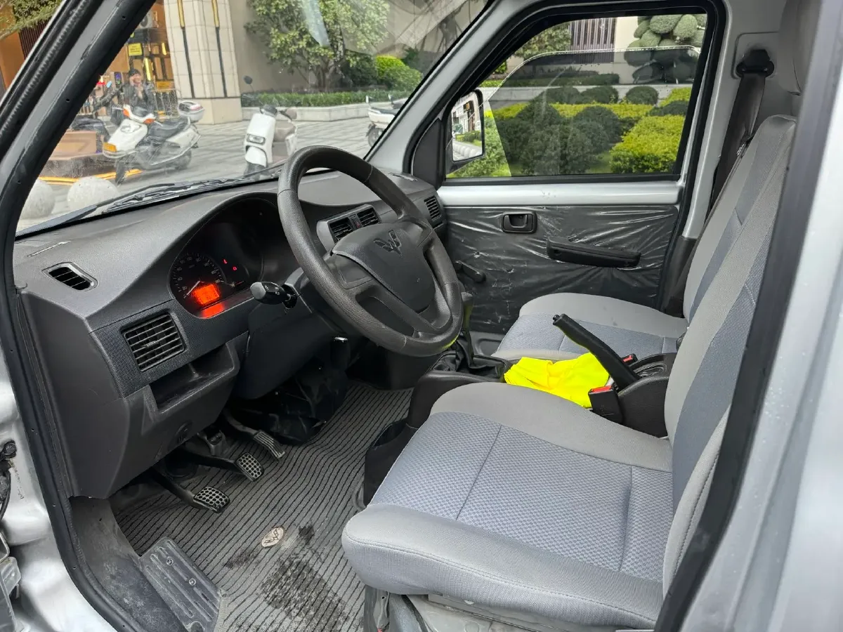 2019 WuLing RongGuang New Truck 1.5L 107HP L4 5MT,autocango,china used car exporter,china ev exporter,chinese used car exporter,chinese used ev exporter