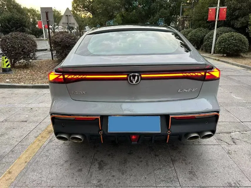 2023 ChangAn UNI-V 1.5T 188HP L4 7DCT,autocango,china used car exporter,china ev exporter,chinese used car exporter,chinese used ev exporter