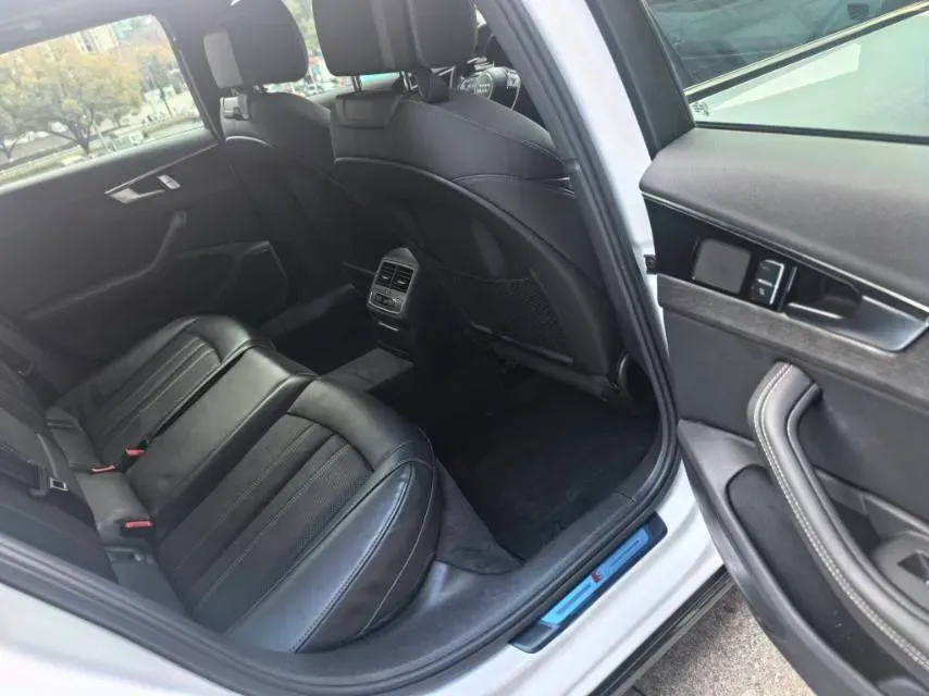 2024 Audi A4L 2.0T 190HP L4 7DCT,autocango,china used car exporter,china ev exporter,chinese used car exporter,chinese used ev exporter