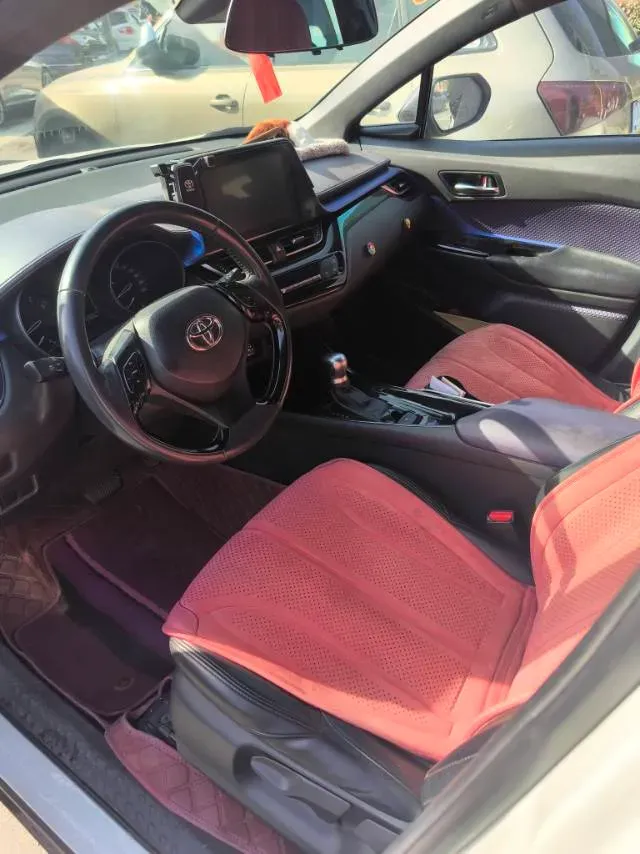 2018 Toyota C-HR 2.0L 171HP L4 CVT,autocango,china used car exporter,china ev exporter,chinese used car exporter,chinese used ev exporter