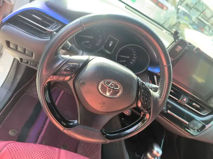 2018 Toyota C-HR 2.0L 171HP L4 CVT,autocango,china used car exporter,china ev exporter,chinese used car exporter,chinese used ev exporter
