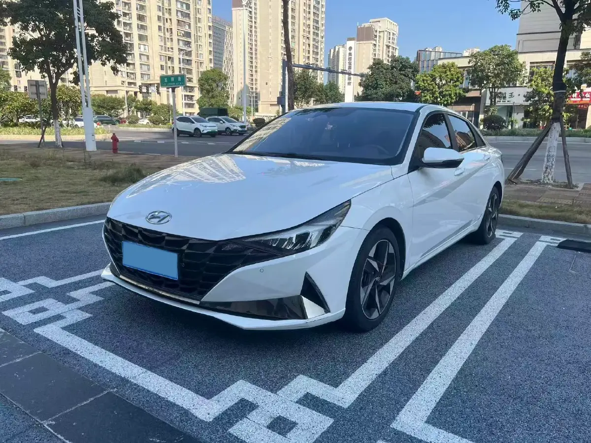 2022 Hyundai Elantra 1.5L 115HP L4 CVT