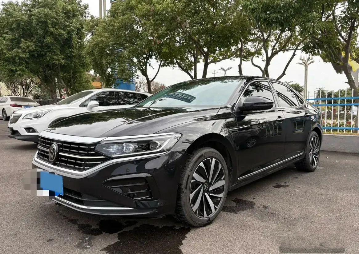2025 Volkswagen Passat 2.0T 220HP L4 7DCT,autocango,china used car exporter,china ev exporter,chinese used car exporter,chinese used ev exporter