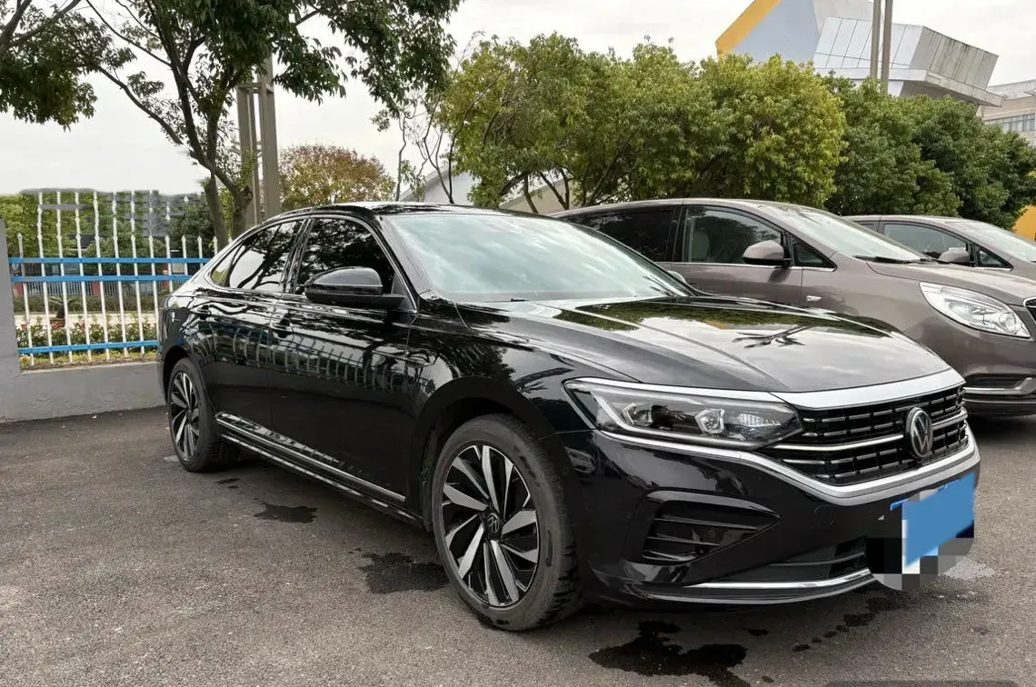 2025 Volkswagen Passat 2.0T 220HP L4 7DCT,autocango,china used car exporter,china ev exporter,chinese used car exporter,chinese used ev exporter