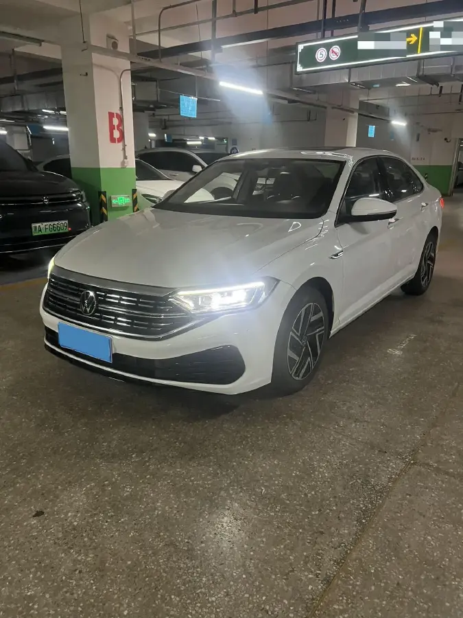 2023 Volkswagen Sagitar 1.5T 160HP L4 7DCT