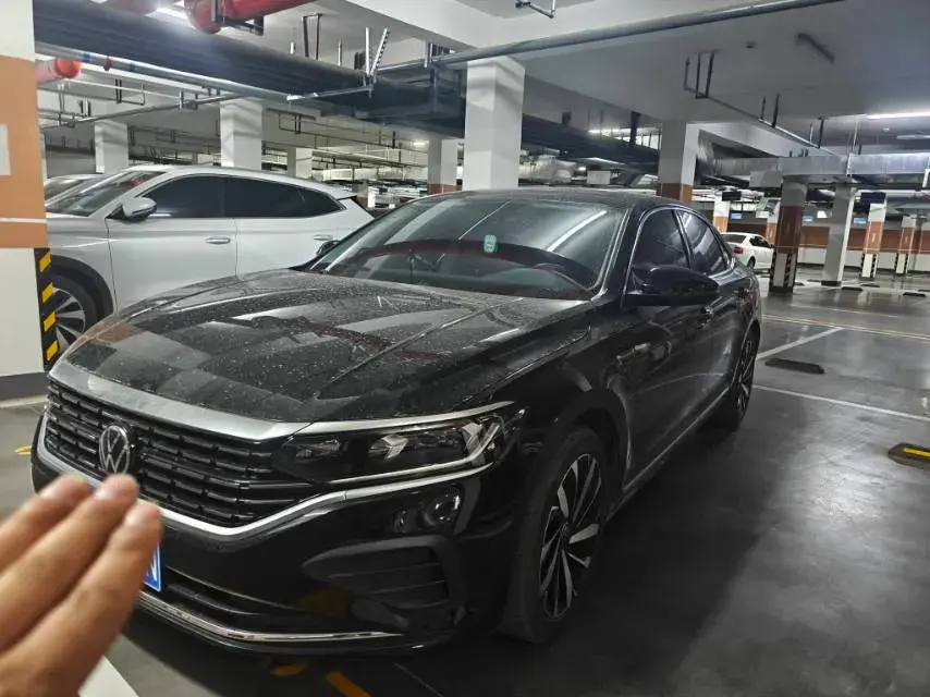 2024 Volkswagen Passat 2.0T 220HP L4 7DCT