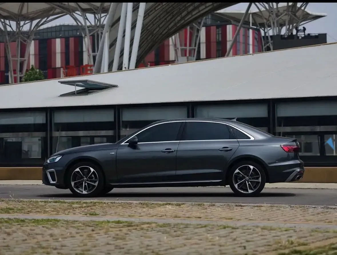 2020 Audi A4L 2.0T 190HP L4 7DCT,autocango,china used car exporter,china ev exporter,chinese used car exporter,chinese used ev exporter