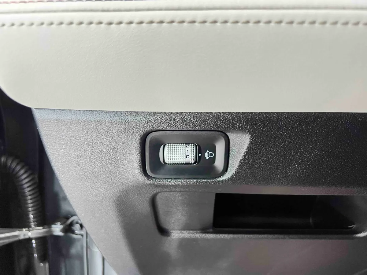 2021 Geely Monjaro 2.0T 238HP L4 8AT,autocango,china used car exporter,china ev exporter,chinese used car exporter,chinese used ev exporter