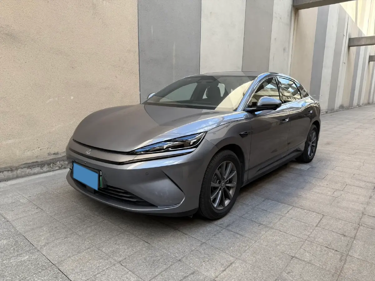 2025 BYD QinL BEV 2025 BYD QinL BEV