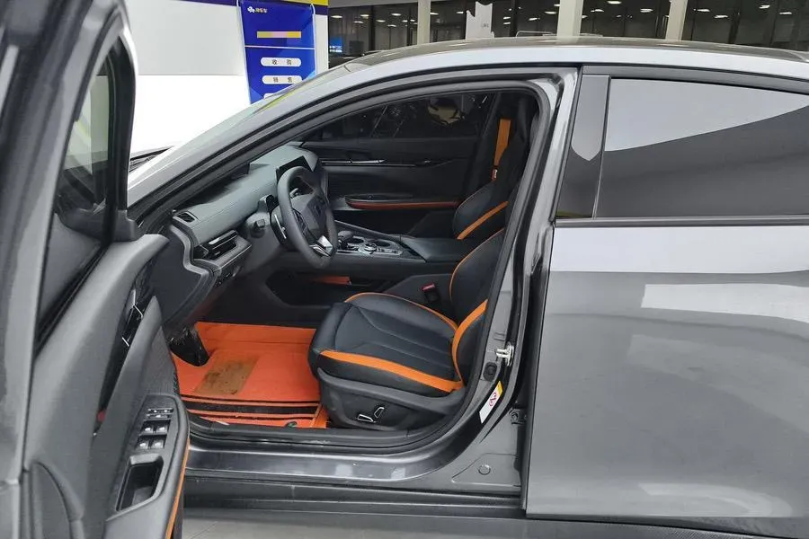 2024 ChangAn UNI-V 1.5T 188HP L4 7DCT,autocango,china used car exporter,china ev exporter,chinese used car exporter,chinese used ev exporter