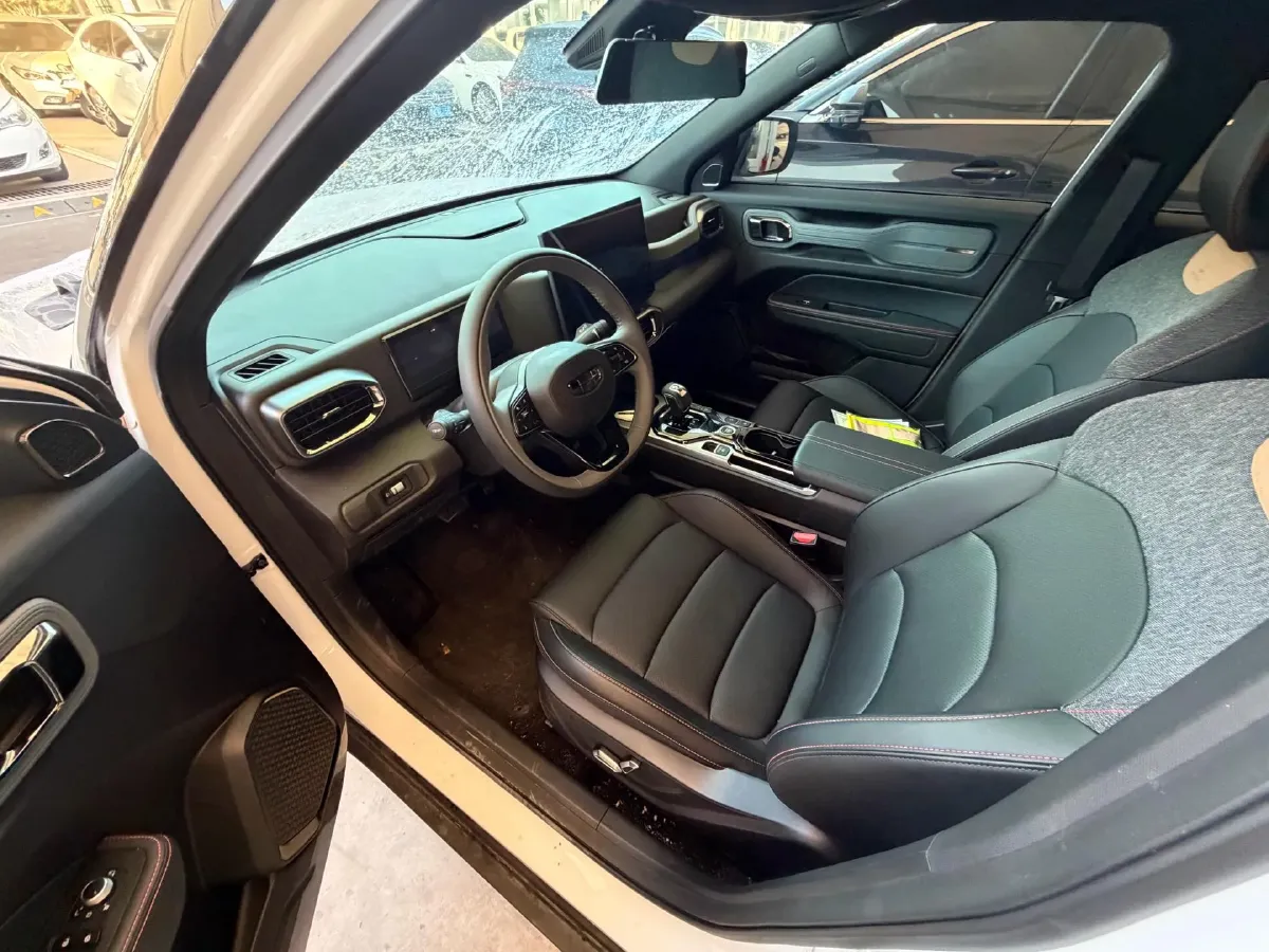 2025 Geely Cowboy 1.5T 181HP L4 7DCT,autocango,china used car exporter,china ev exporter,chinese used car exporter,chinese used ev exporter