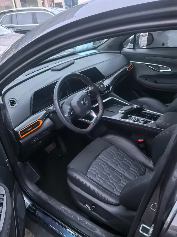 2022 ChangAn UNI-T 1.5T 188HP L4 7DCT,autocango,china used car exporter,china ev exporter,chinese used car exporter,chinese used ev exporter