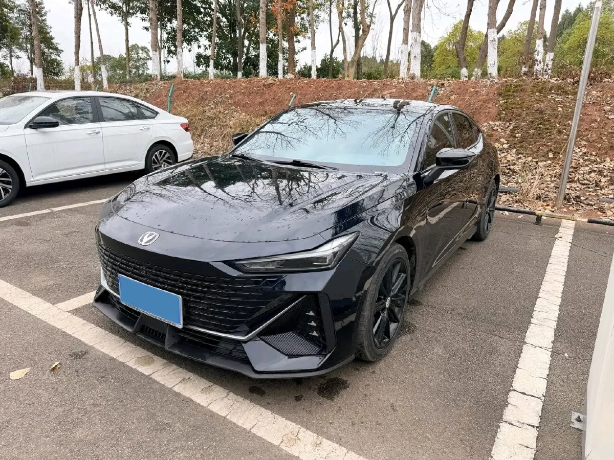 2022 ChangAn UNI-V 1.5T 188HP L4 7DCT,autocango,china used car exporter,china ev exporter,chinese used car exporter,chinese used ev exporter