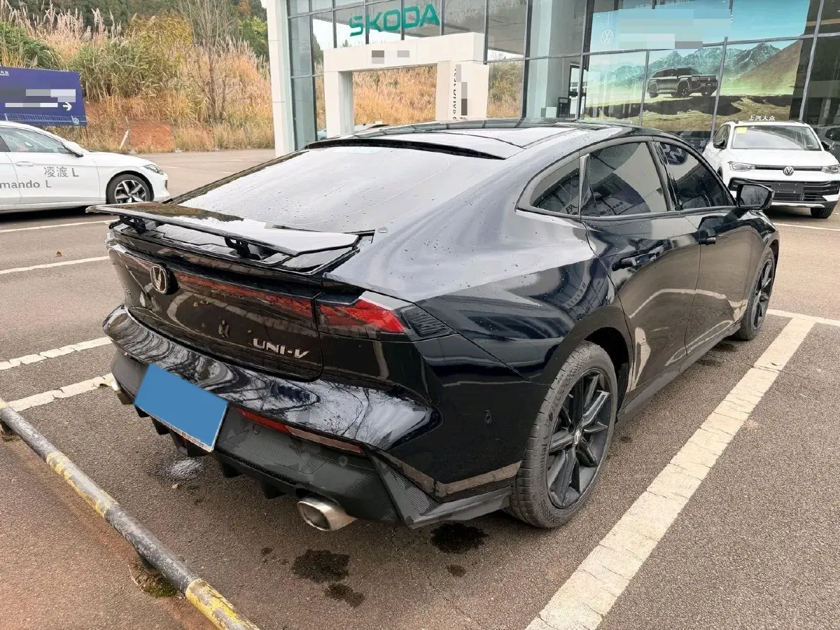 2022 ChangAn UNI-V 1.5T 188HP L4 7DCT,autocango,china used car exporter,china ev exporter,chinese used car exporter,chinese used ev exporter