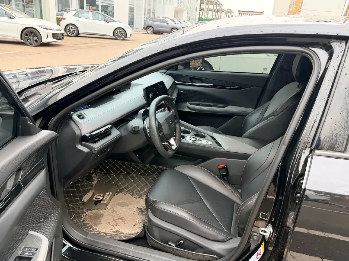 2022 ChangAn UNI-V 1.5T 188HP L4 7DCT,autocango,china used car exporter,china ev exporter,chinese used car exporter,chinese used ev exporter