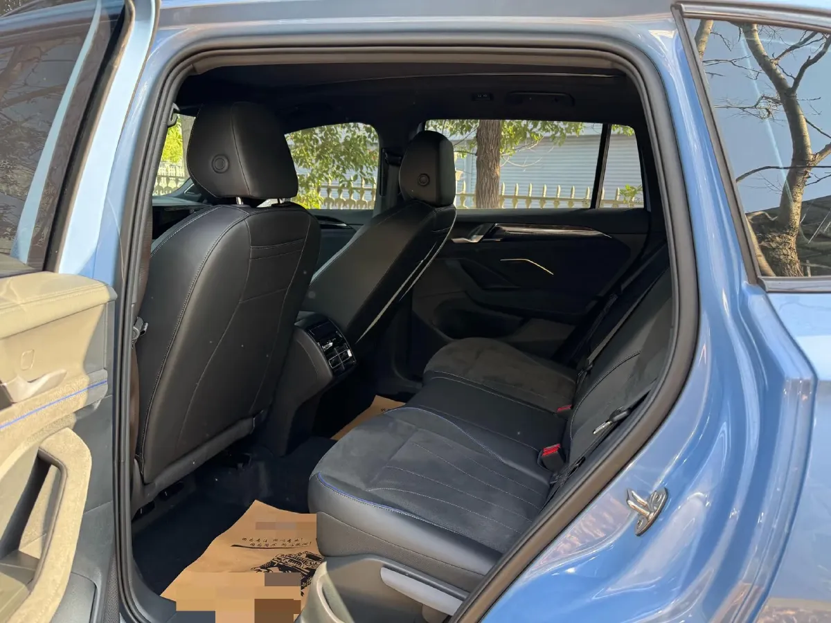 2024 Volkswagen Tiguan L 2.0T 220HP L4 7DCT,autocango,china used car exporter,china ev exporter,chinese used car exporter,chinese used ev exporter