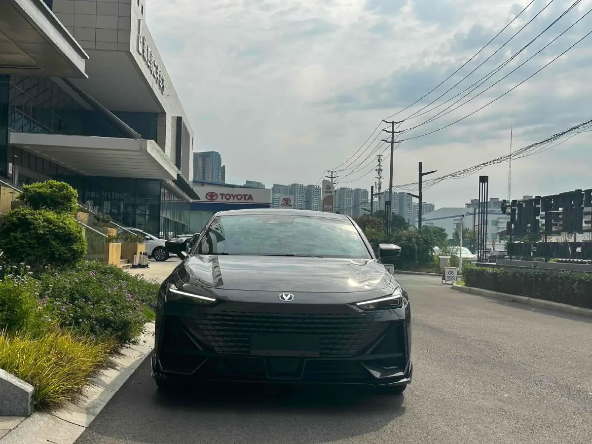 2023 ChangAn UNI-V 1.5T 188HP L4 7DCT,autocango,china used car exporter,china ev exporter,chinese used car exporter,chinese used ev exporter