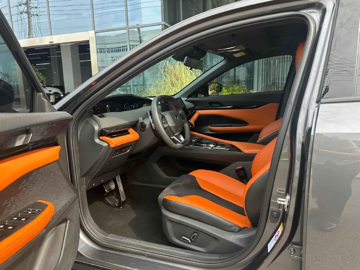 2023 ChangAn UNI-V 1.5T 188HP L4 7DCT,autocango,china used car exporter,china ev exporter,chinese used car exporter,chinese used ev exporter