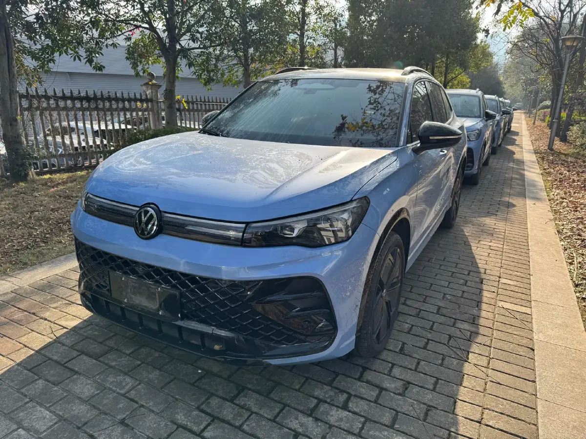 2024 Volkswagen Tiguan L 2.0T 220HP L4 7DCT