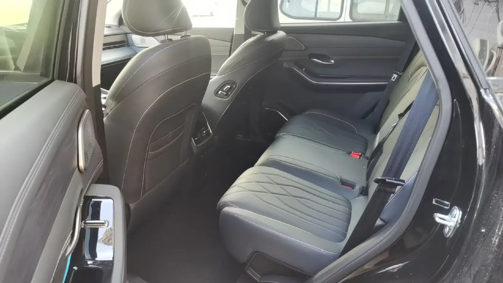 2025 Jetour ShanHai L9 1.5T 156HP L4 2DHT PHEV,autocango,china used car exporter,china ev exporter,chinese used car exporter,chinese used ev exporter