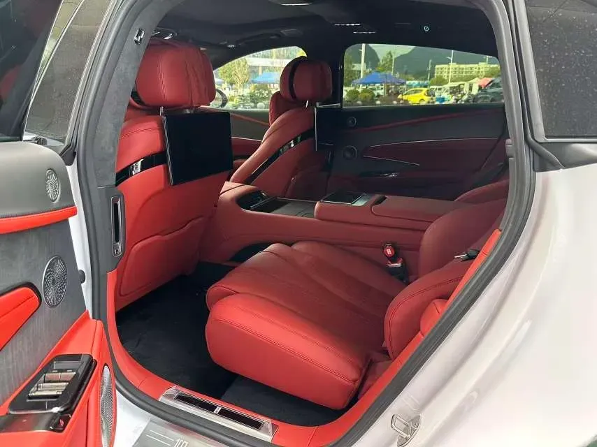 2025 YangWang U7 2.0T 245HP H4 E-CVT PHEV,autocango,china used car exporter,china ev exporter,chinese used car exporter,chinese used ev exporter